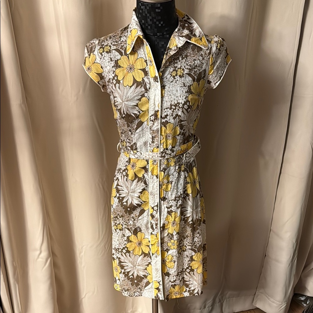 Floral Button-Up Dress with Belt Vintage XS